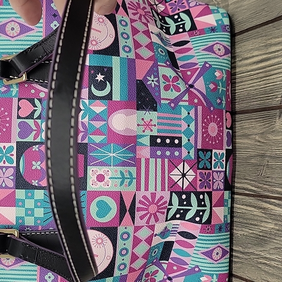 NEW Dooney&Bourke x Disney "It's A Small World" Tote/ShoulderBag & Wallet/Wristl - Picture 5 of 16
